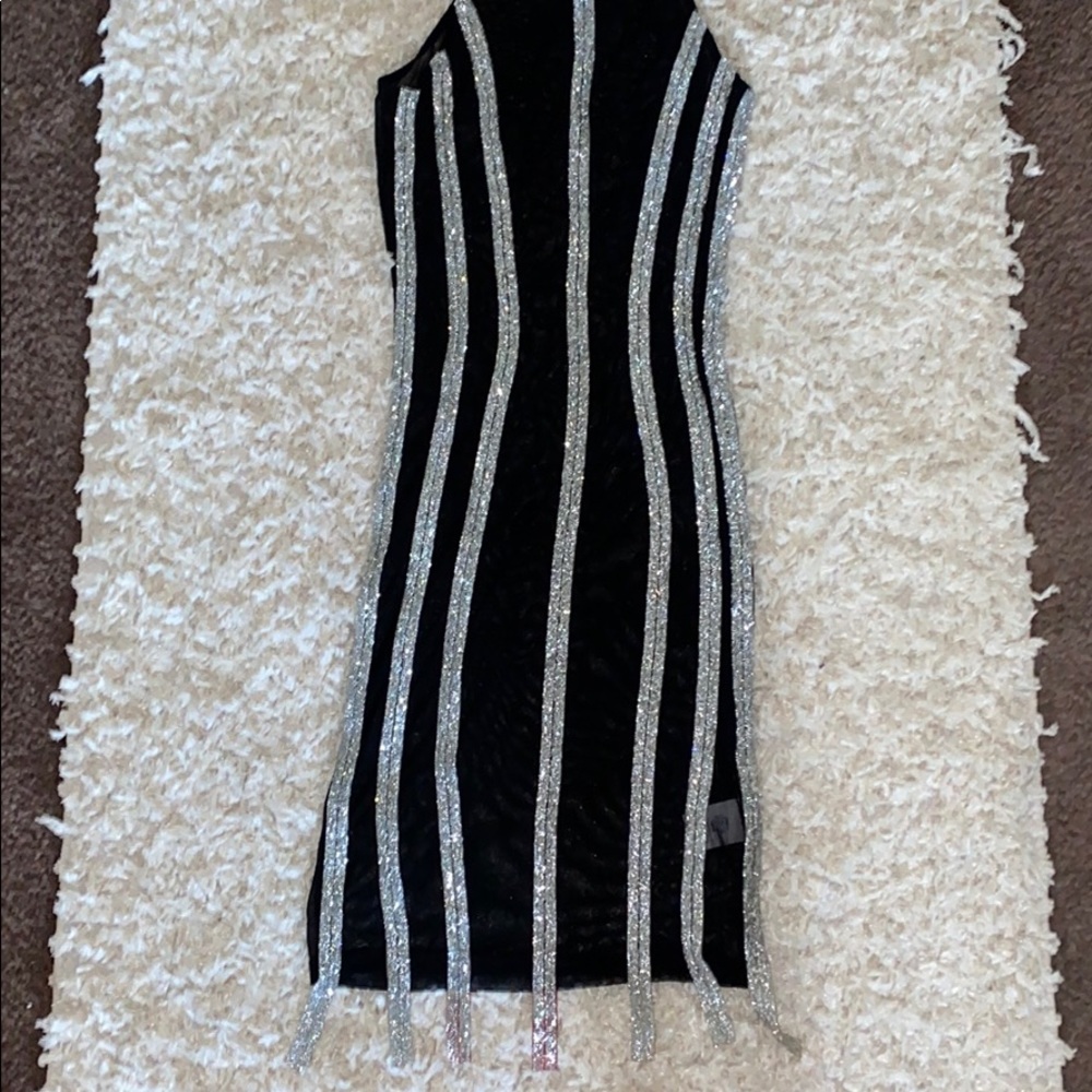 Dress - Picture 2 of 4